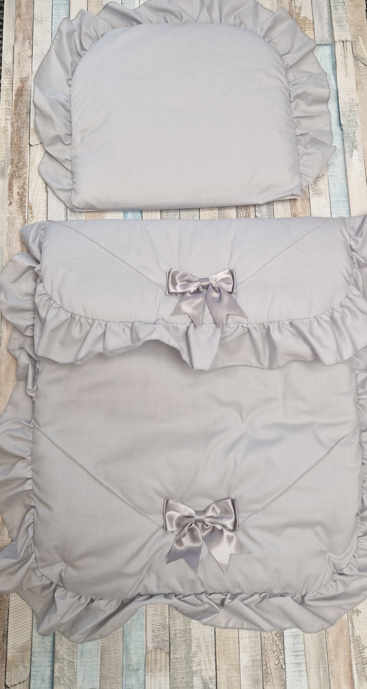 Unisex Baby Grey Broderie Anglaise Lace 2 Grey Satin Bow Pram Set