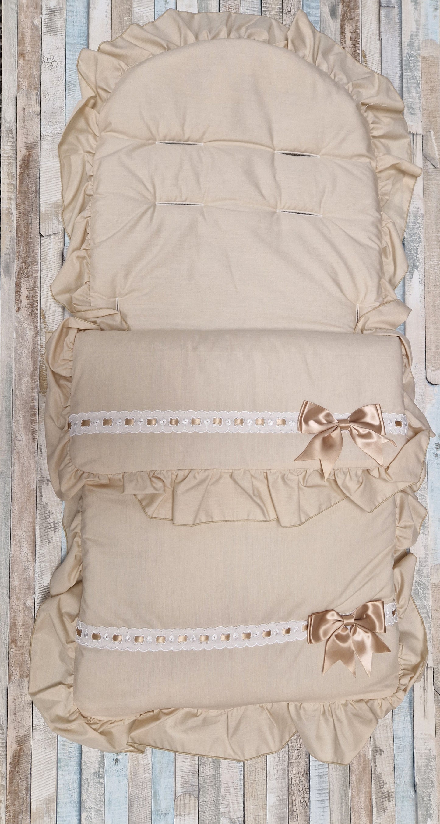 Unisex Baby Beige Broderie Anglaise Lace Footmuff/ Cosytoes With Beige Satin Side Bow