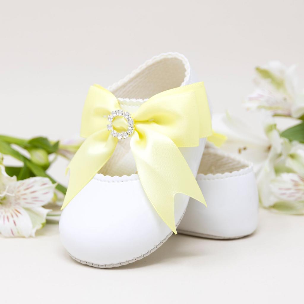 White Patent Soft Bottom Diamante Pram Shoe With Lemon Bow