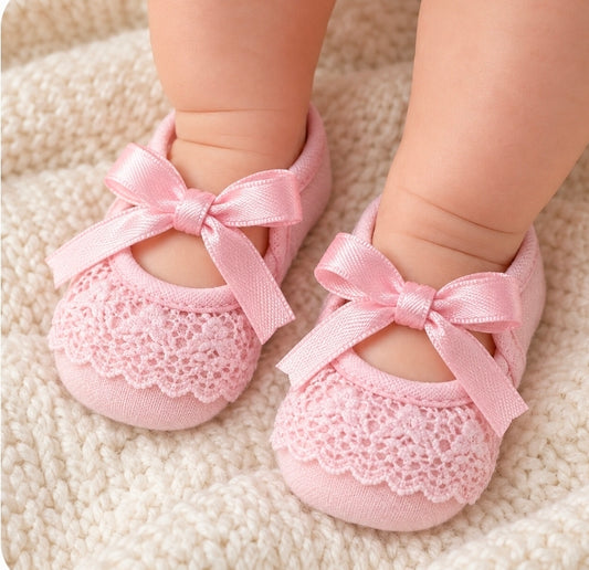 Newborn Baby Girls Velour Lace And Ribbon Bow Pram Shoes