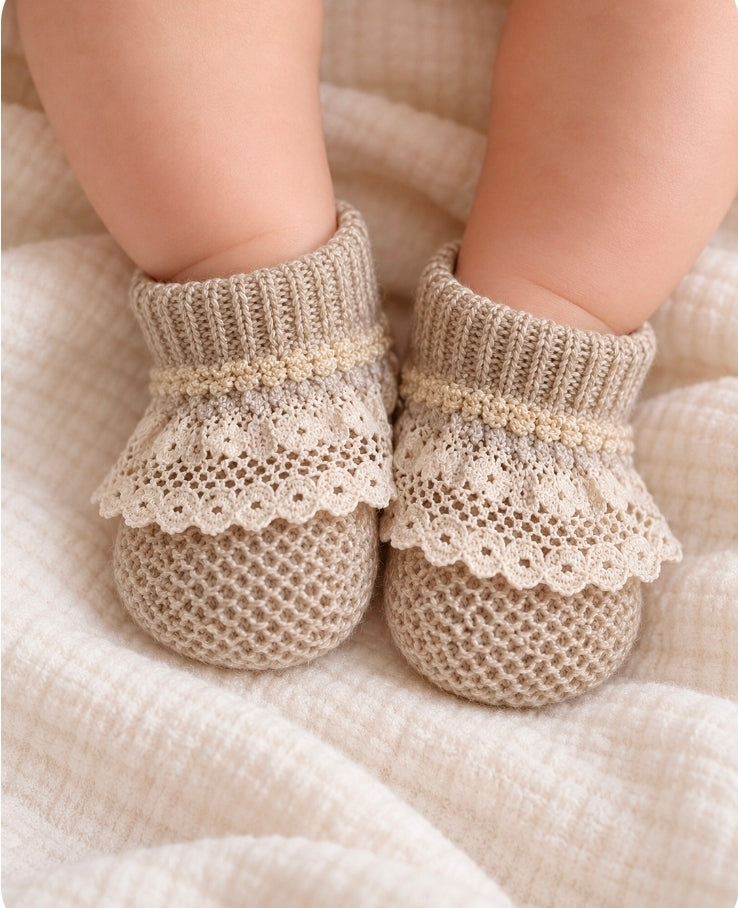 Newborn Baby Girls Lace Trim Knitted Booties
